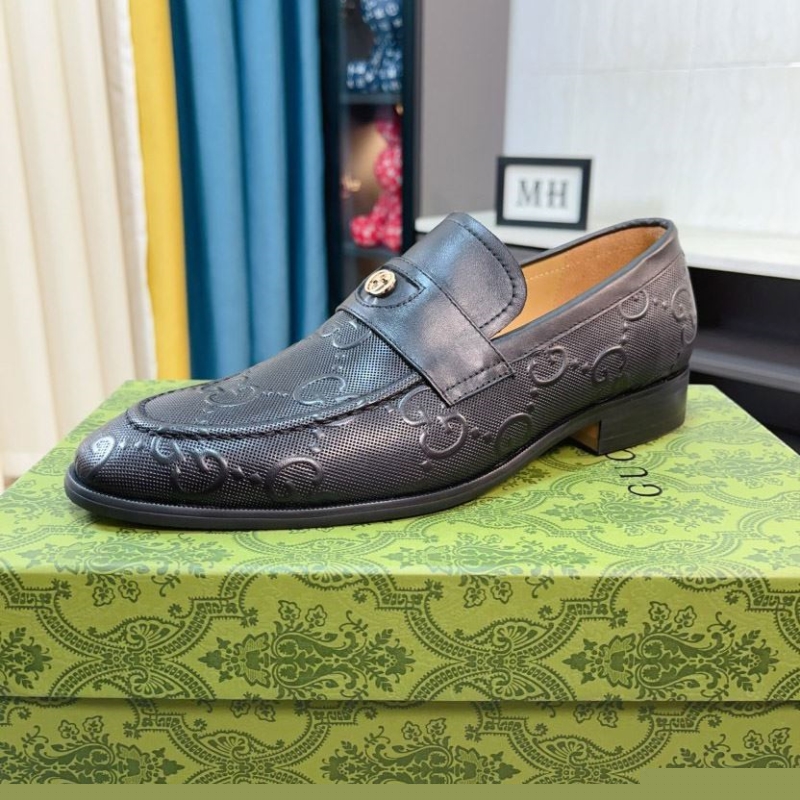 G*u*i leather shoes